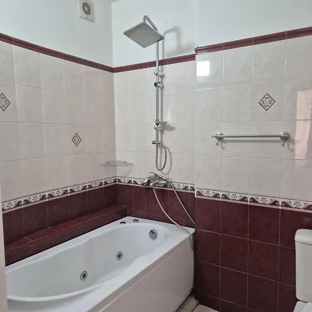 м Auberge de jeunesse *